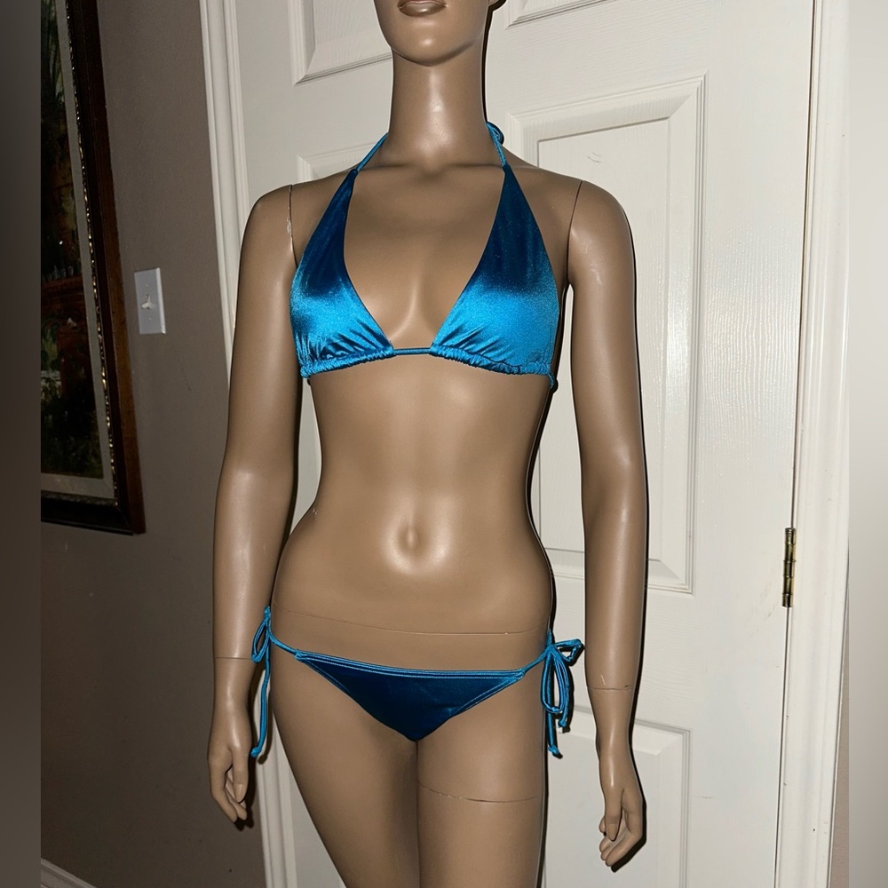 Vintage Victoria’s Secret bikini in shiny medium blue size small